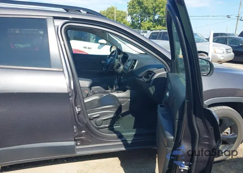 2019 Jeep Cherokee Altitude Fwd z USA, uszkodzony, nr VIN 1C4PJLLB5KD324793